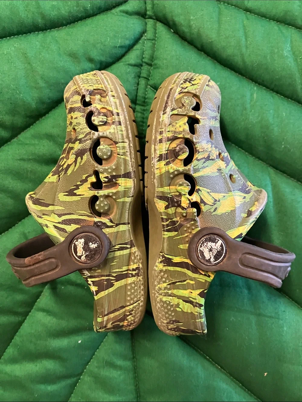 Crocs camo kids size C7, green and black camo.